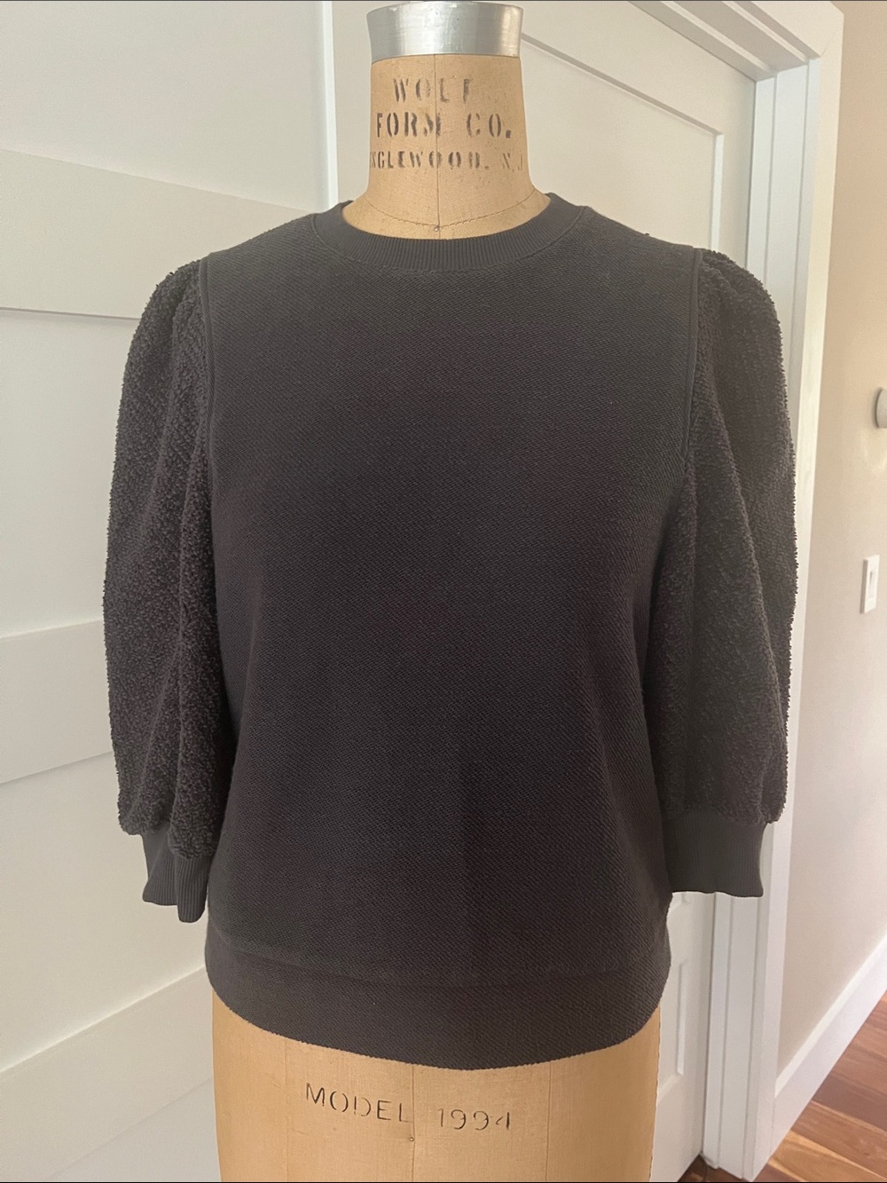 Black Women's Textured Puff-Sleeve Sweater